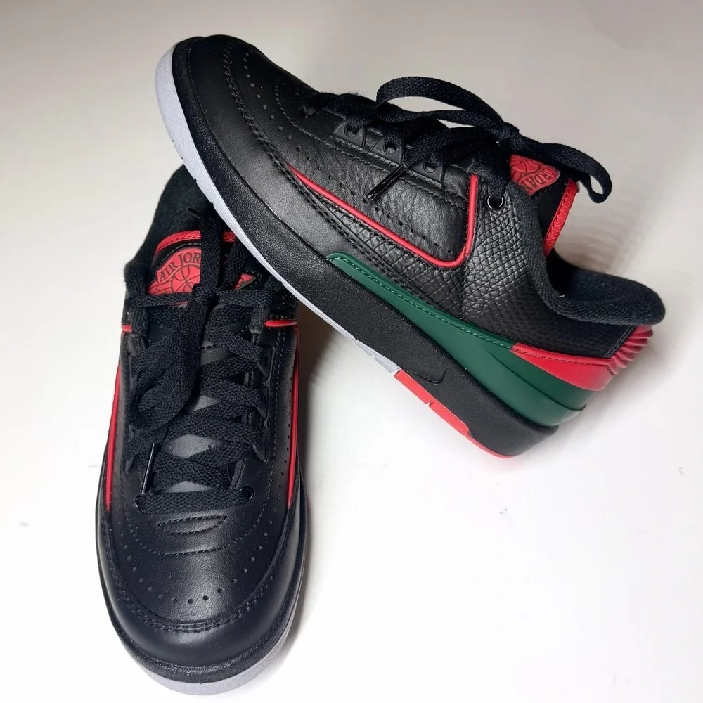 Nike Kids Air Jordan 2 Retro Low Christmas Black / Red Size- 4Y. FJ6869 006